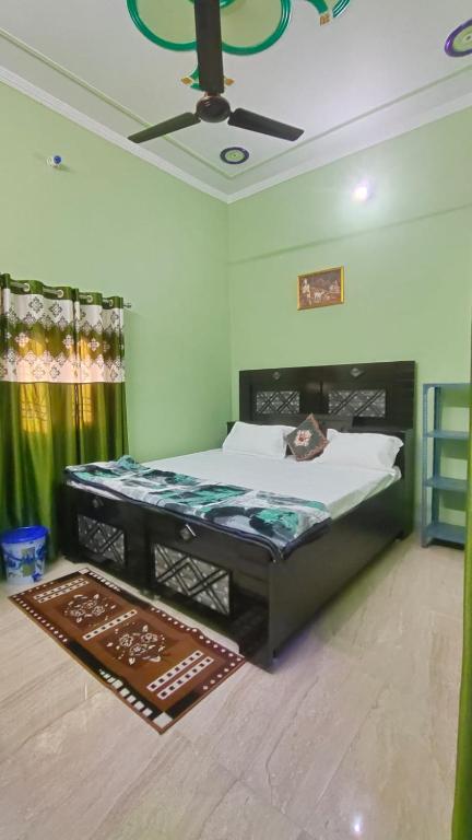 Postel nebo postele na pokoji v ubytování Prakash Homestay
