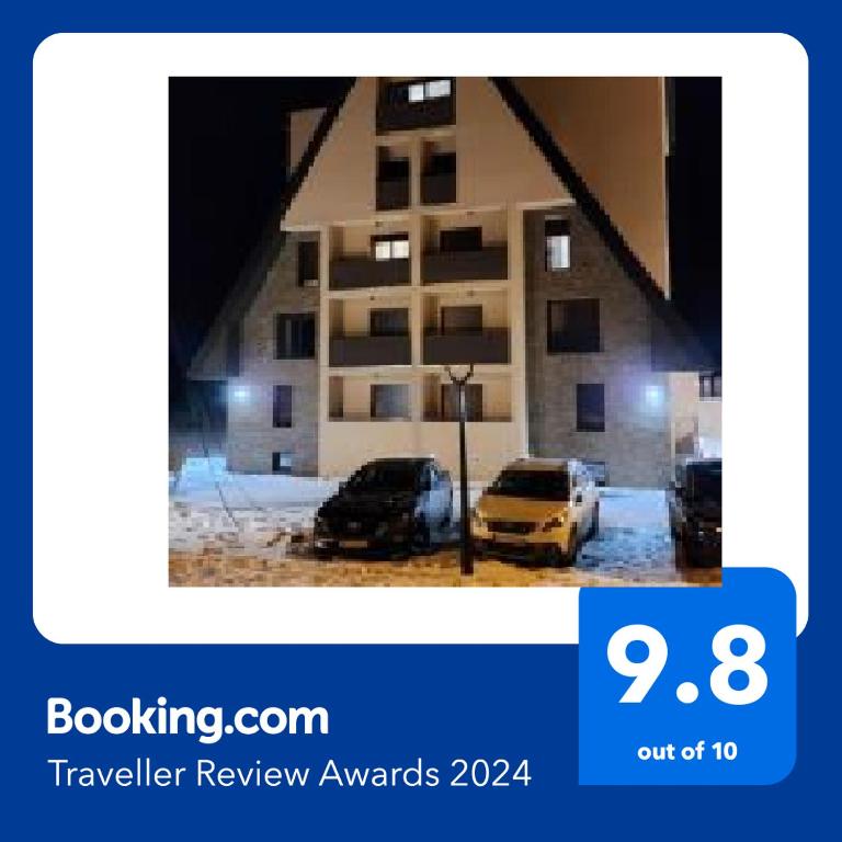 ein Bild eines Gebäudes mit Autos im Schnee in der Unterkunft Apartman 17 Divcibare in Divčibare
