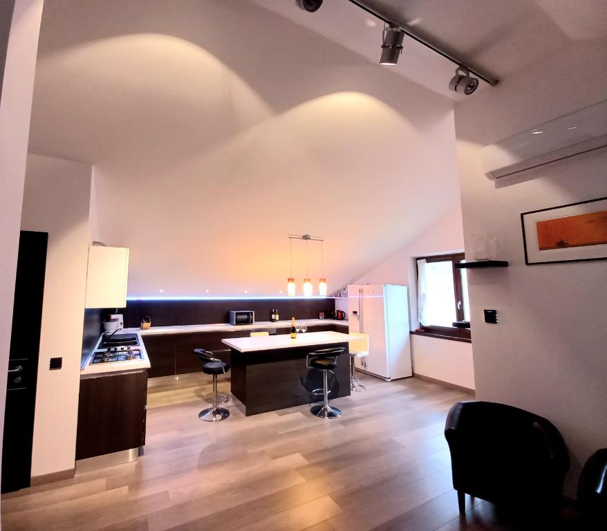 a kitchen with a table and chairs in a room at Casa Diletta Luxury in Cavedine