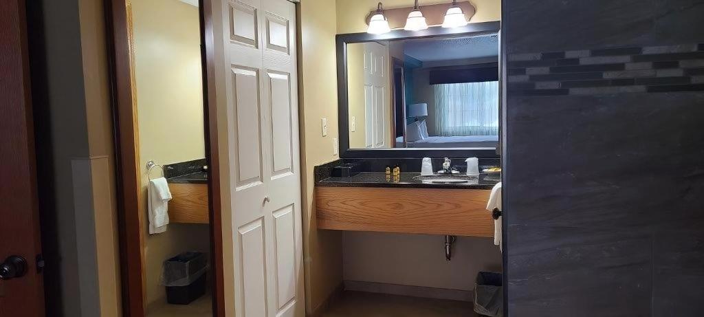 Best Western Plus Plattsburgh photo