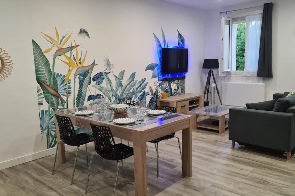 a living room with a table and a couch at Castellane : T2 spacieux - Vue Port - WIFI in Port-Vendres