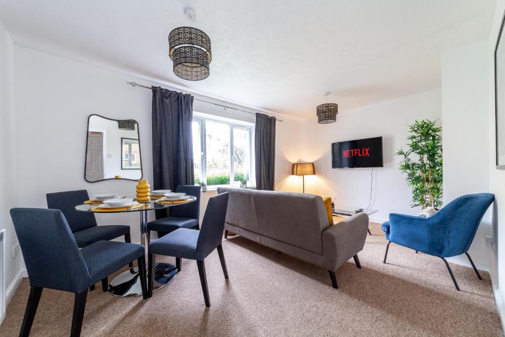 a living room with a table and chairs at Mead Court Estate Apartment in Egham By Rent Firmly Short Lets Serviced Accommodation With Free On-Site Parking in Egham