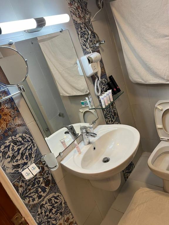Koupelna v ubytování Amwaj Hotel
