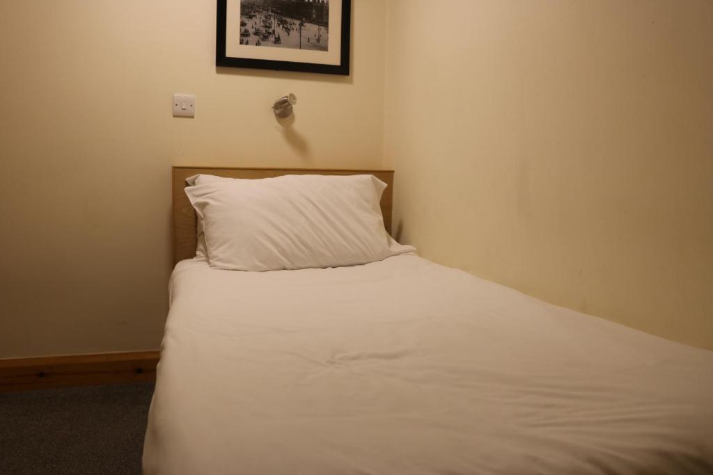 
Single Room with Private Bathroom
