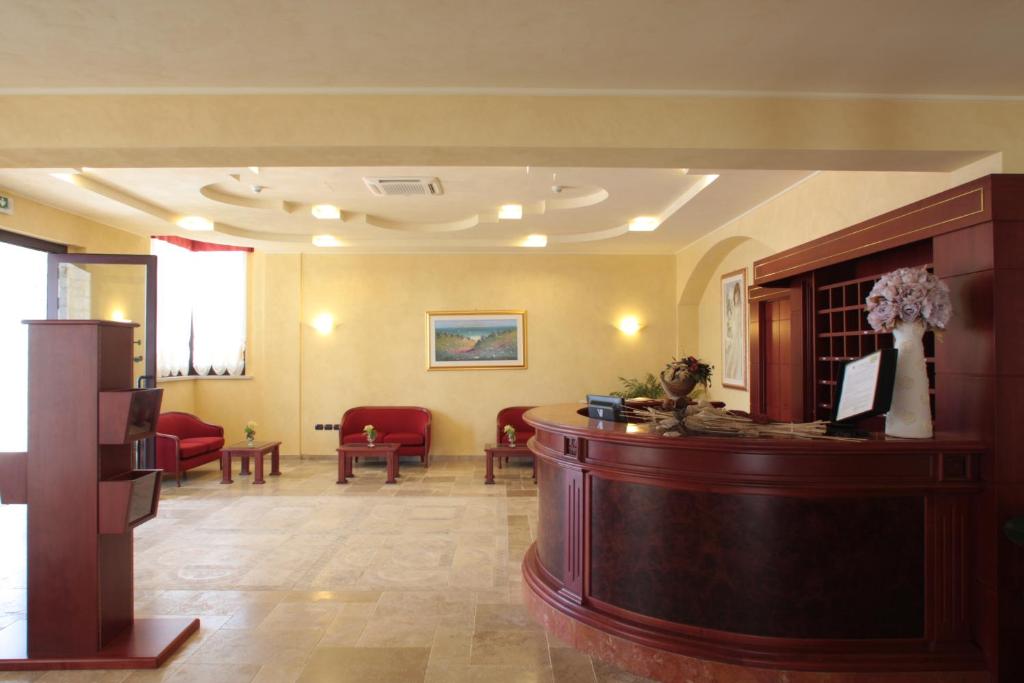 Vstupní hala nebo recepce v ubytování Hotel Relais dei Normanni