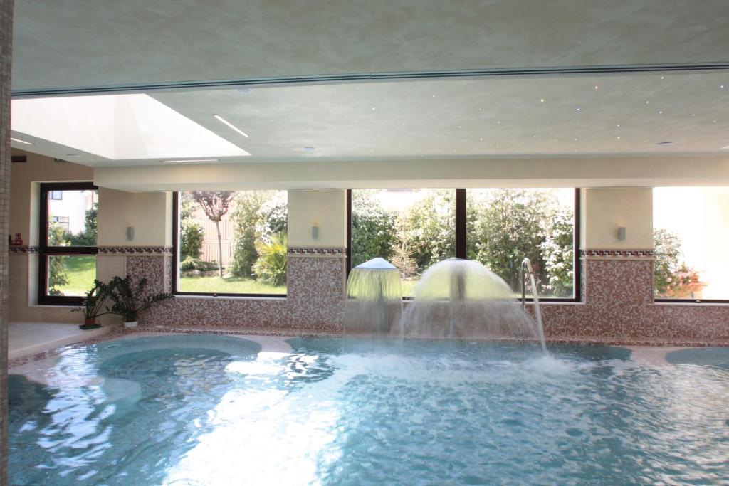 Bazén v ubytování Hotel Relais dei Normanni nebo v jeho okolí
