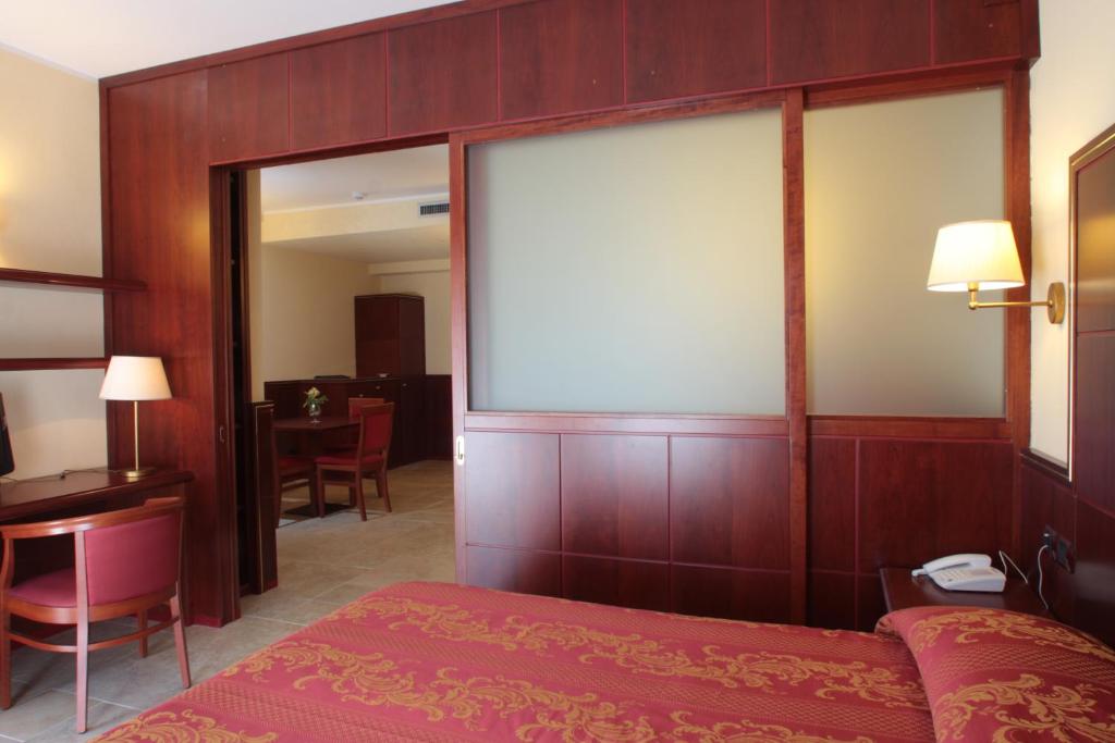Postel nebo postele na pokoji v ubytování Hotel Relais dei Normanni