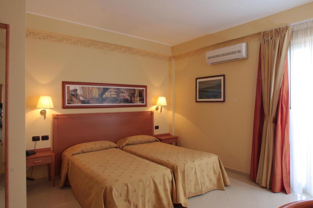 Postel nebo postele na pokoji v ubytování Hotel Relais dei Normanni