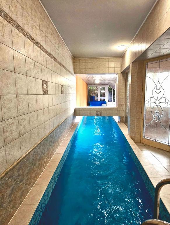 Bazén v ubytovaní Villa Wellness alebo v jeho blízkosti