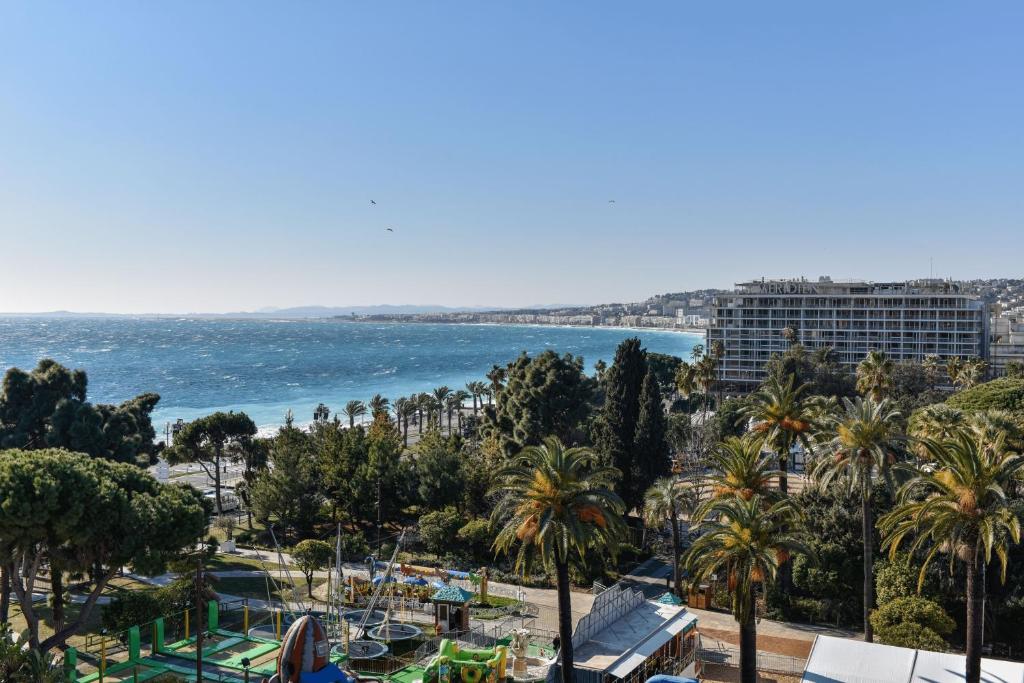 a view of the ocean from a resort at Albert 1er in Nice