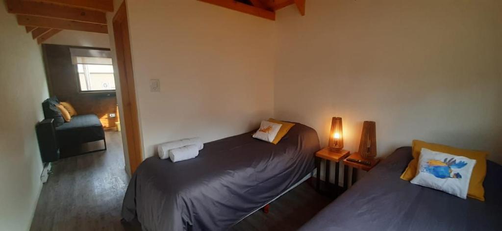 En eller flere senger på et rom på Patagonia Tiny House