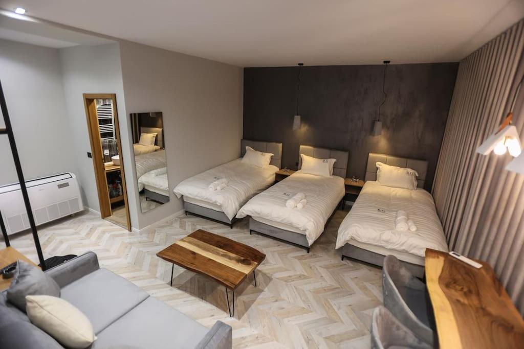 B.G Luxury Suites