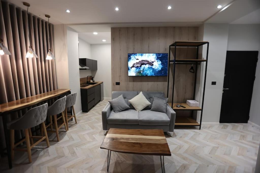 B.G Luxury Suites - Image 5