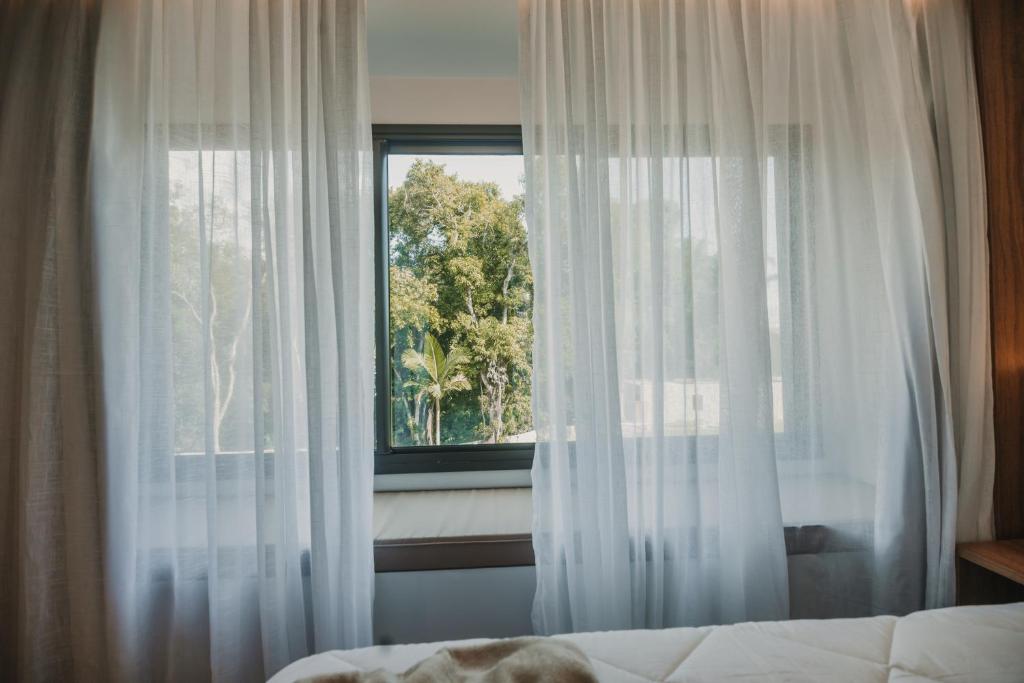 Uma cama ou camas num quarto em Vert Hotel Penedo
