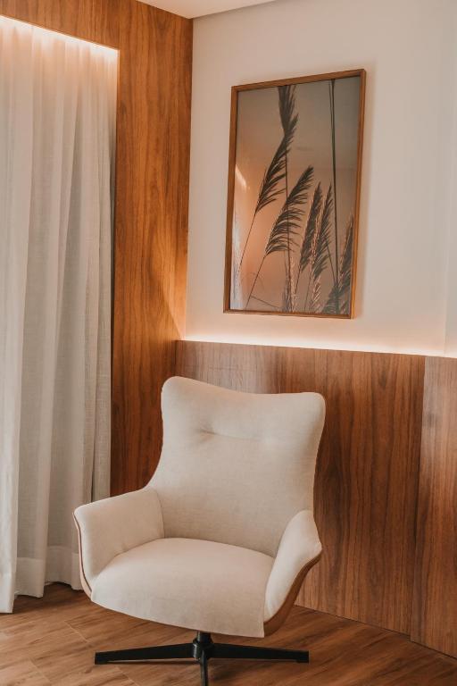 Uma área de estar em Vert Hotel Penedo