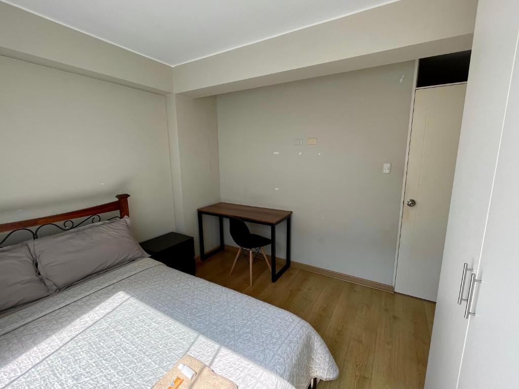 Postel nebo postele na pokoji v ubytování Departamento Compartido San Isidro