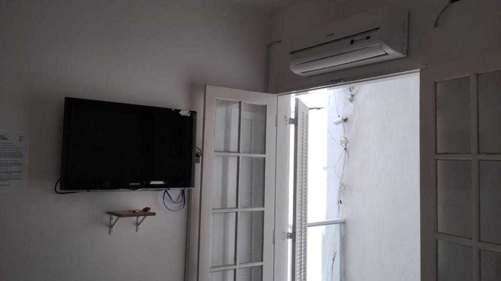 TV a/nebo společenská místnost v ubytování Pousada Do Léo