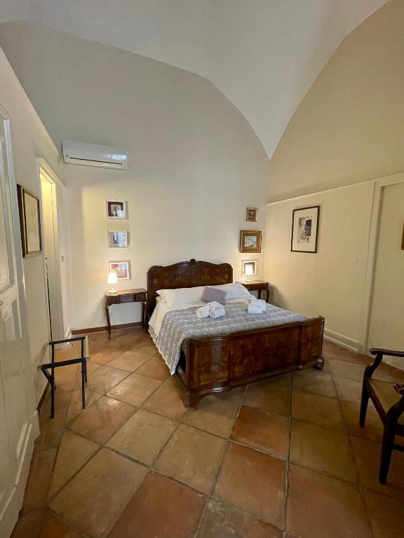 Łóżko lub łóżka w pokoju w obiekcie 4 Balconi rooms- Dimora Arditi B&B