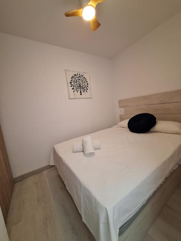 Postel nebo postele na pokoji v ubytování Superb Seaview Apartment Duquesa Port