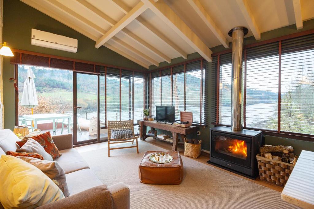 a living room with a fireplace and a couch at Quinta da Azenha in Amarante