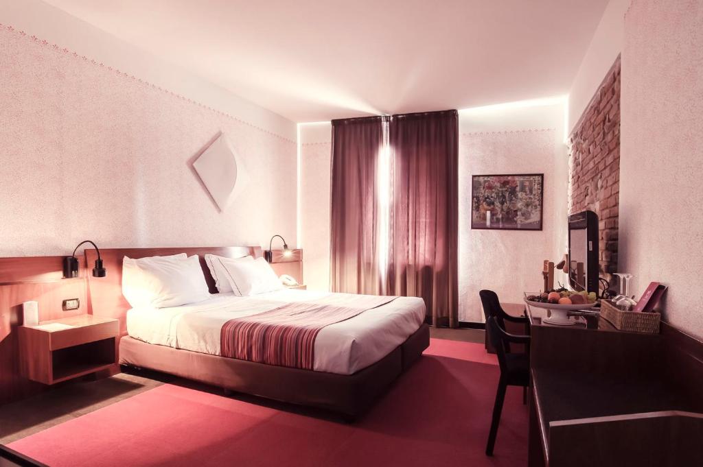 Postel nebo postele na pokoji v ubytování Cangrande Hotel