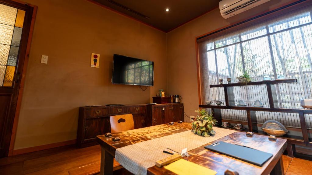 TV a/nebo společenská místnost v ubytování ほたるの長屋