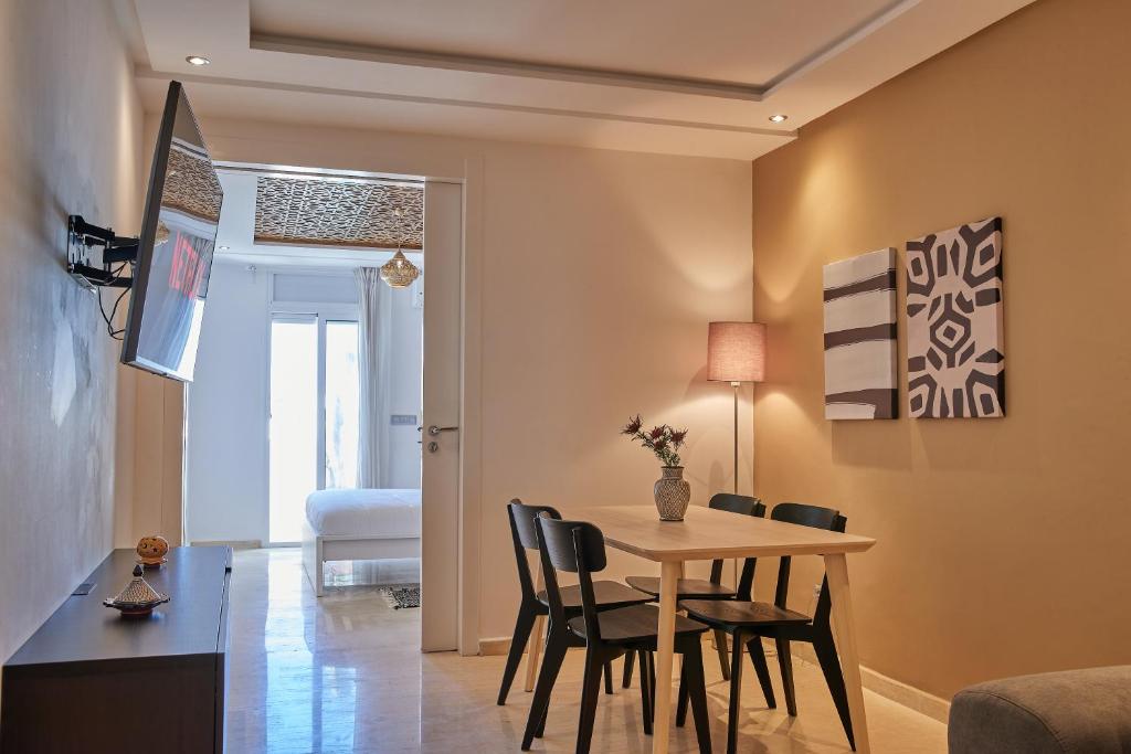 TV a/nebo společenská místnost v ubytování Stayhere Rabat - Hassan - Authentic Residence