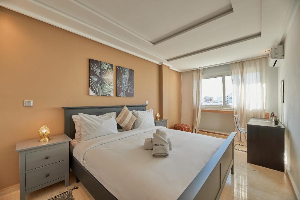 Postel nebo postele na pokoji v ubytování Stayhere Rabat - Hassan - Authentic Residence