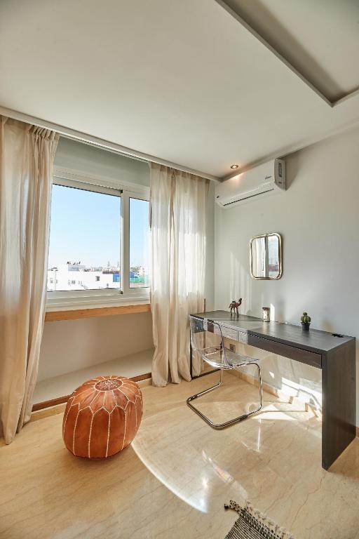 TV a/nebo společenská místnost v ubytování Stayhere Rabat - Hassan - Authentic Residence
