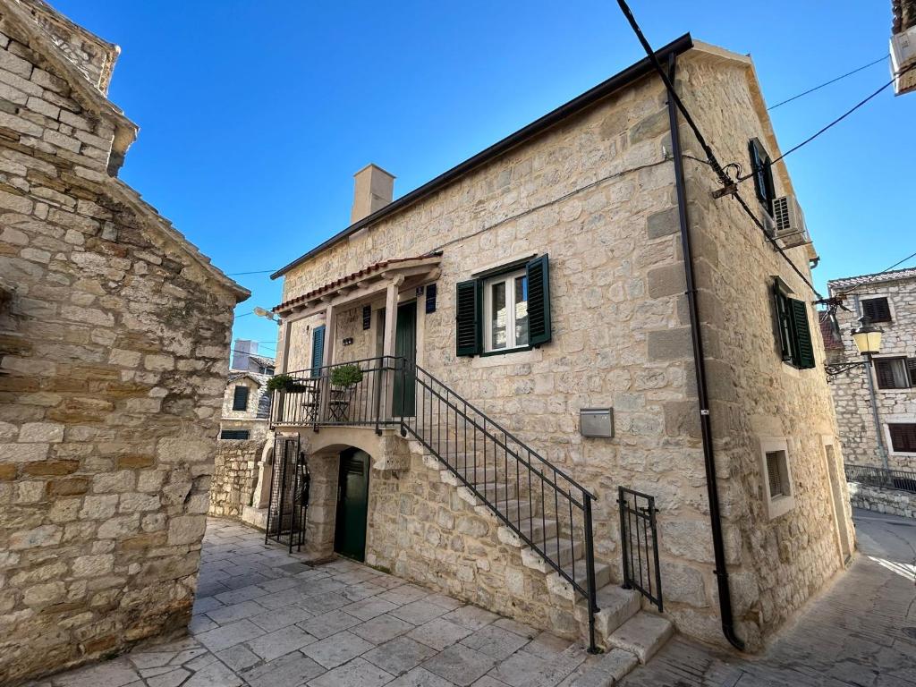 Mikula and Cvita stone house