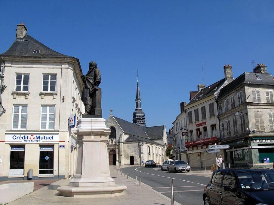a statue in the middle of a city street with buildings at “Chez Mily“ Joli petit duplex plein centre Villers Cotteret in Villers-Cotterêts