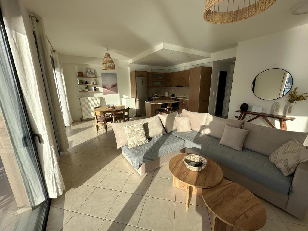 Posezení v ubytování Frosini Seafront Loft