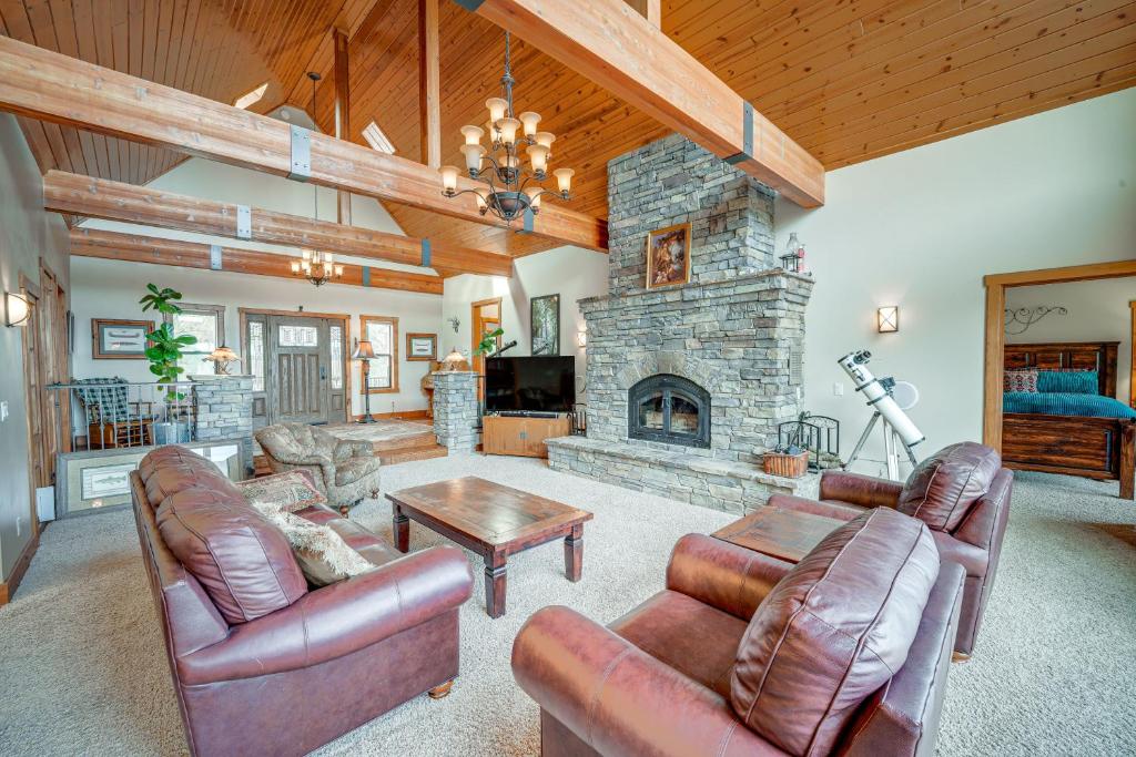 Pine Mountain Club Cabin with Private Deck and Views! - Maison De Vacances