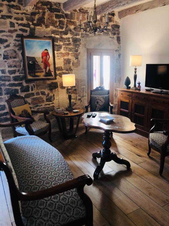 TV a/nebo společenská místnost v ubytování Appartement des Sablons