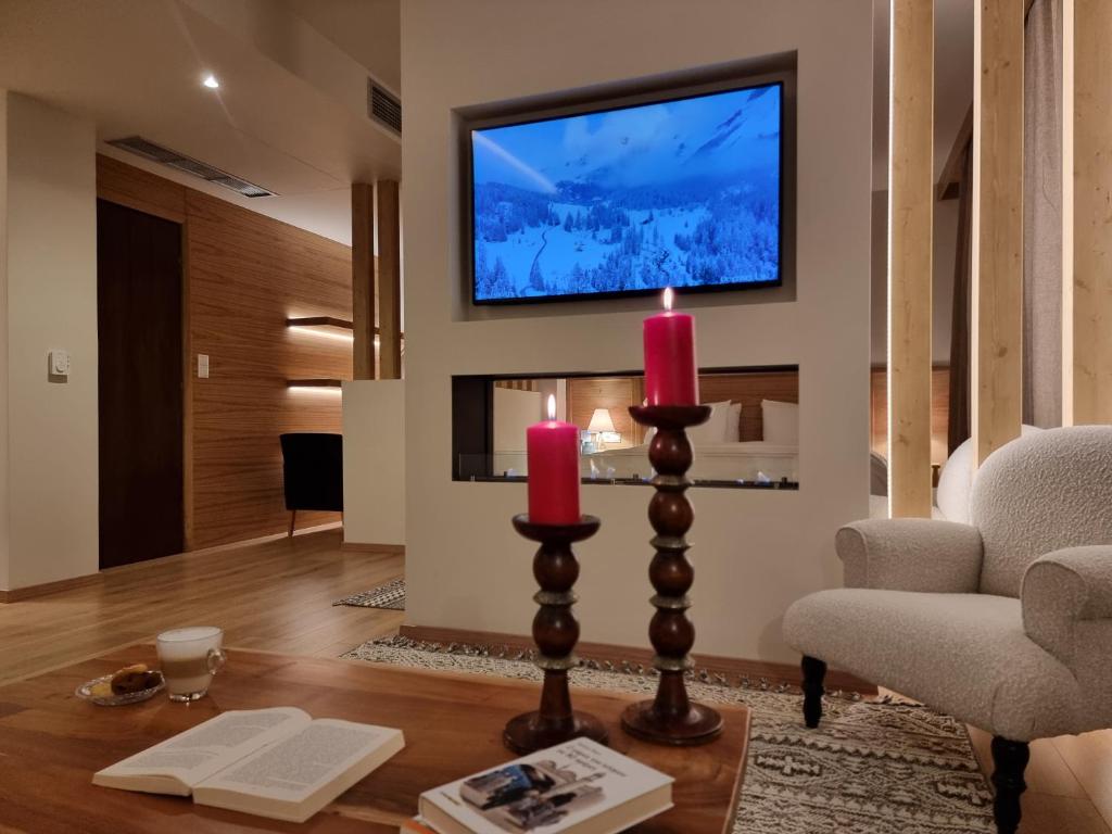 TV a/nebo společenská místnost v ubytování Likoria Hotel