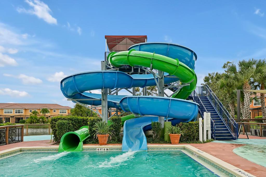 Regal Oaks Resort Vacation Townhomes by IDILIQ - Free Private Hot tub! - Housity