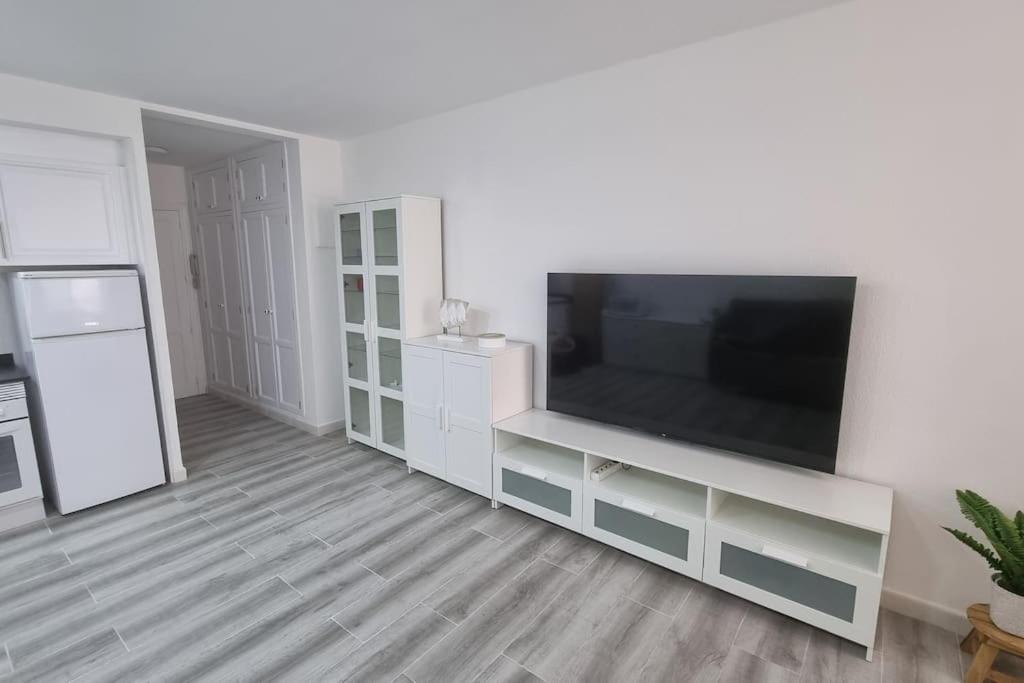 TV a/nebo společenská místnost v ubytování Coqueto Apartamento en la Playa