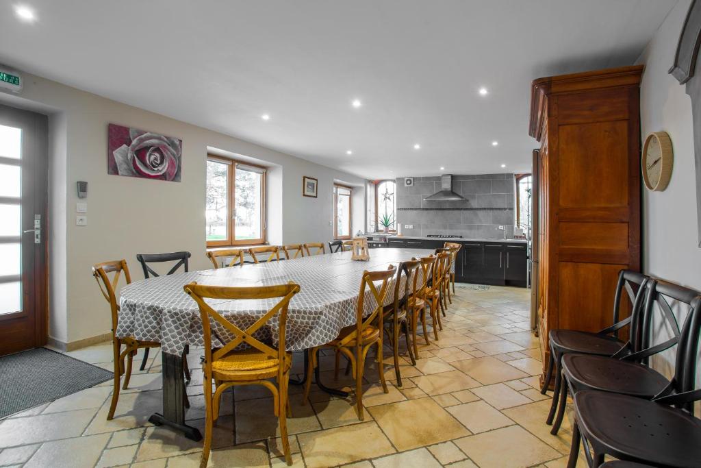 a large dining room with a table and chairs at Domaine du Cuiset - Gite du Four a Pain in Saint-André-sur-Vieux-Jonc