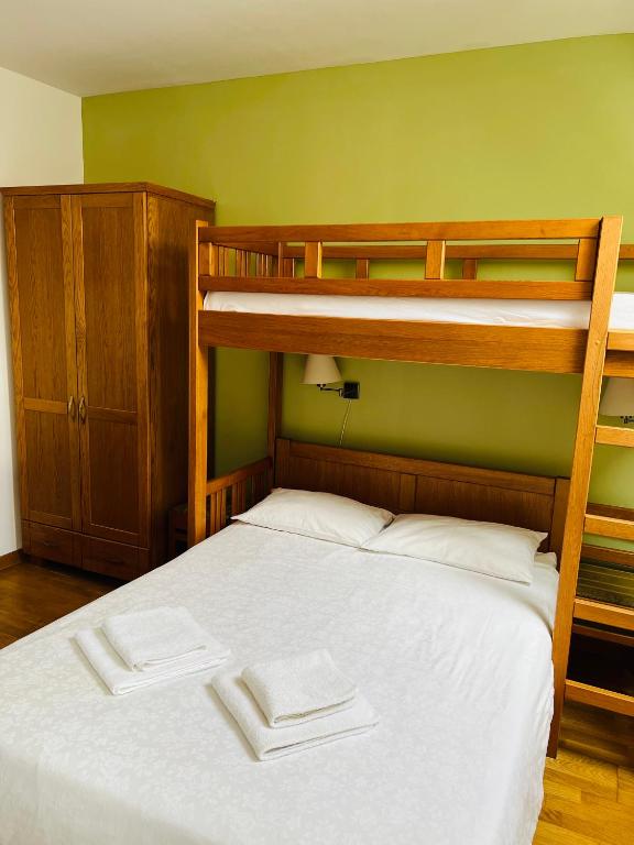 Postel nebo postele na pokoji v ubytování Sóbanya Panzió