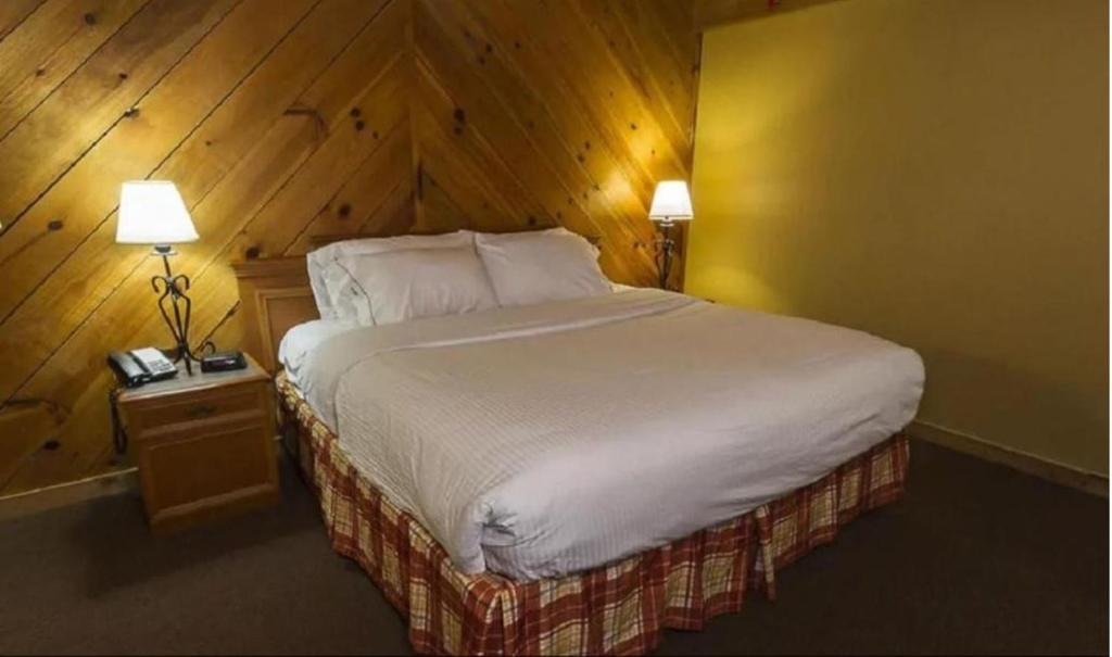 Timbers Lodge - Standard King Suite