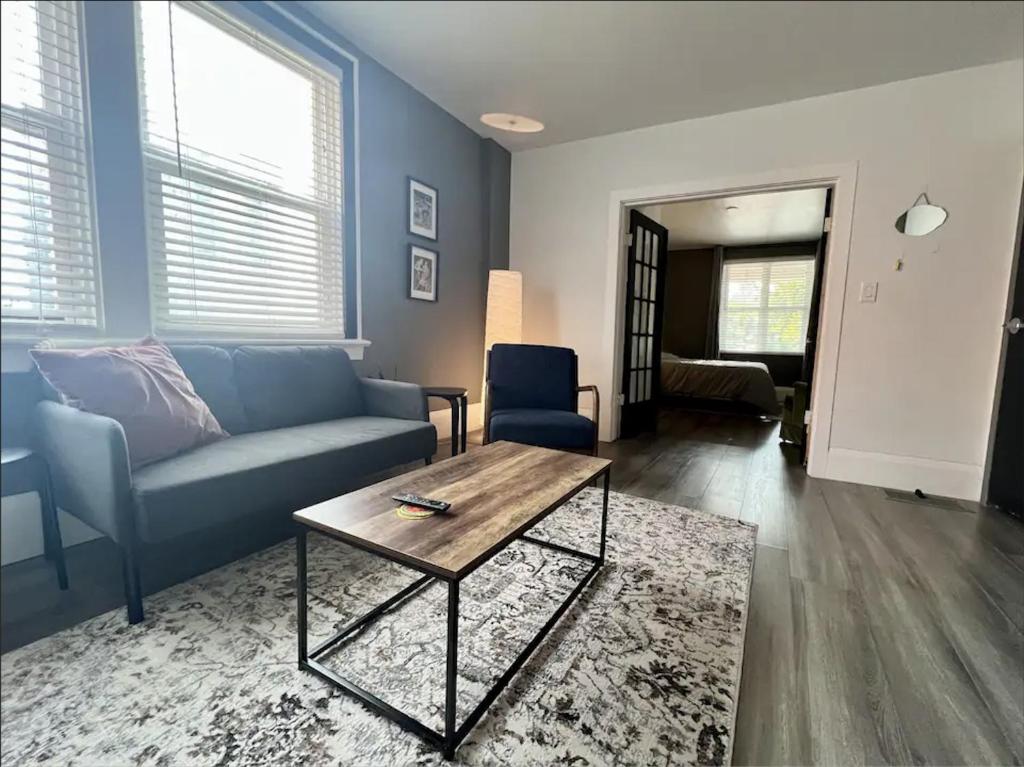 One Bedroom Apartment Steps to Waterfront/Downtown Barrie, Barrie
