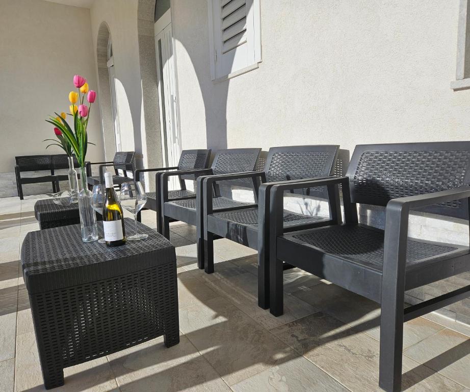 A seating area at Villa ANNY