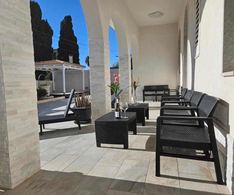 A seating area at Villa ANNY