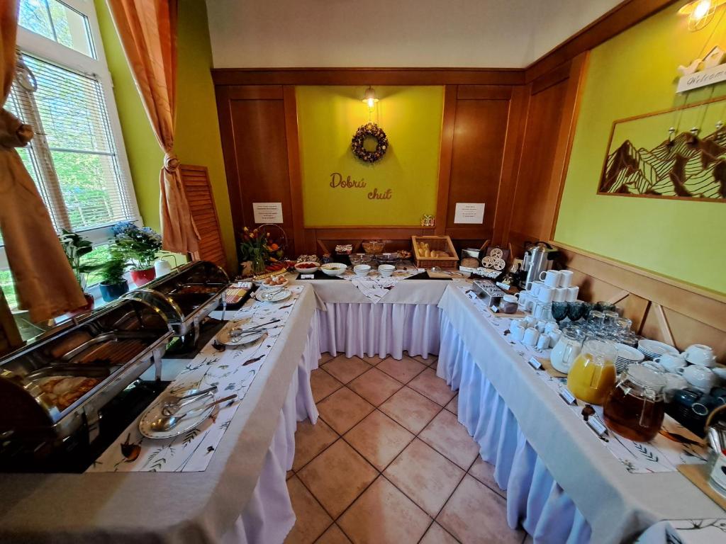Jídlo v hotelu nebo okolí