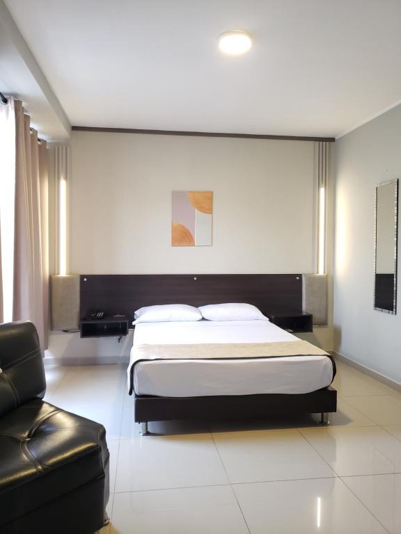 Postel nebo postele na pokoji v ubytování Hotel Suite Center Pereira
