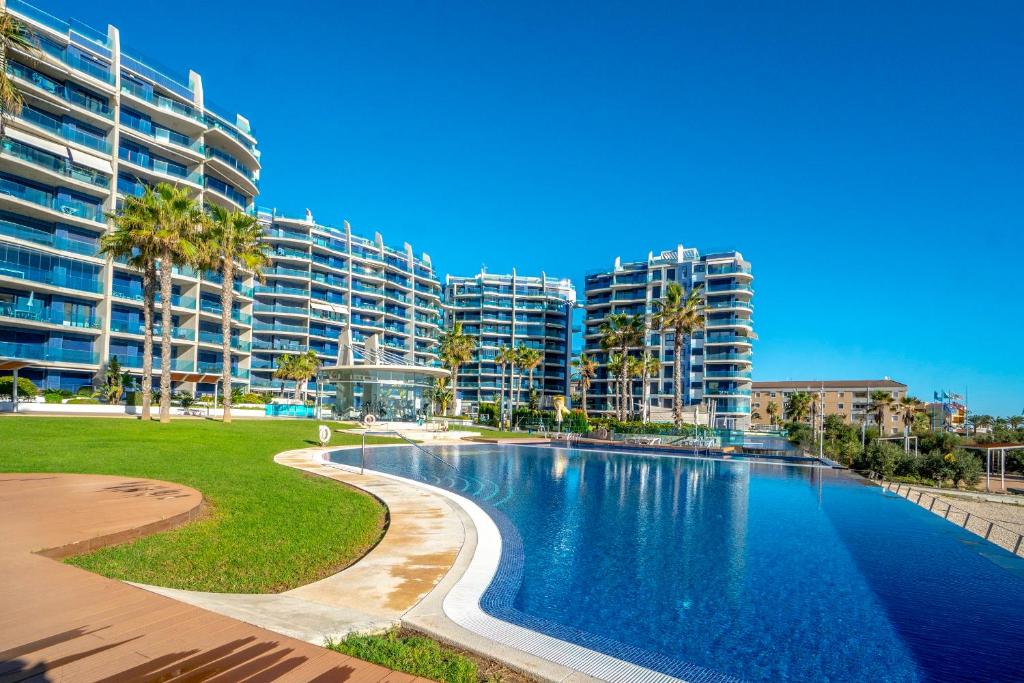 Bright apartment Sea Senses with sea views, Torrevieja (updated prices