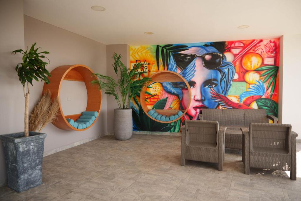 Bahia 79 Apartasuites Cerca al Centro的休息区