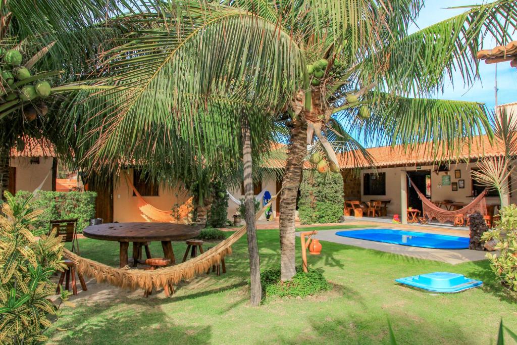 Bazén v ubytování Pousada Vila Bella - Praia do Macapá nebo v jeho okolí