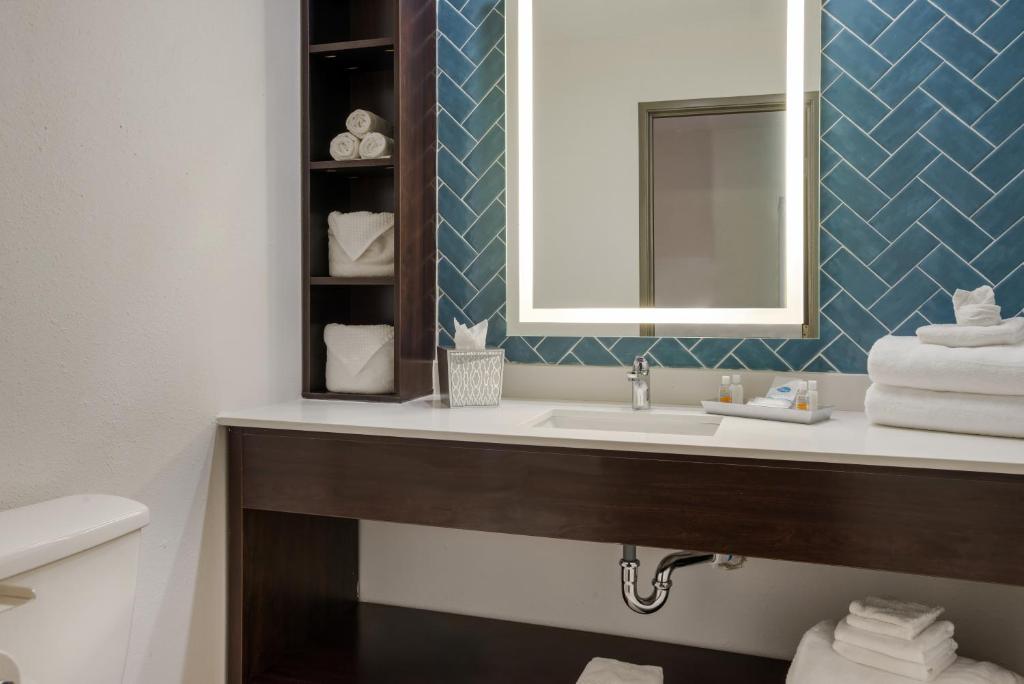 The Marco Hotel Lake Charles - Deluxe King Suite