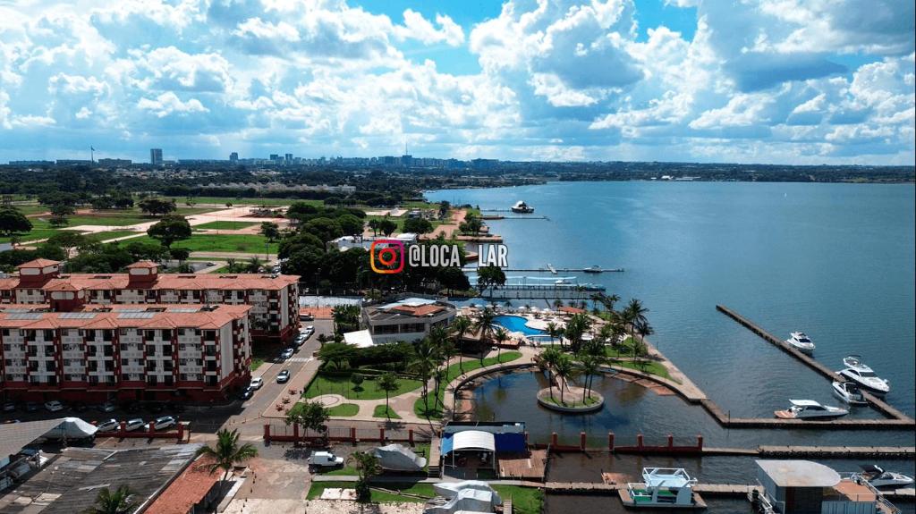 a view of a large body of water with a resort at Flat central em brasilia in Brasilia